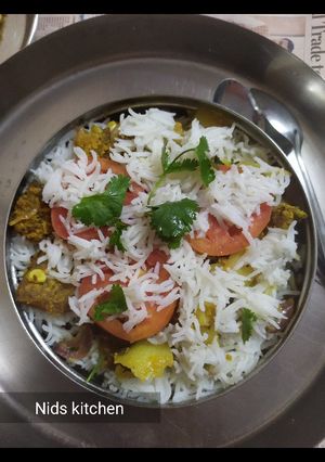 A picture of Jodhpur kabuli (layered rice recipe).