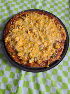 વેજિટેબલ ચીઝ પીઝા (Vegetable Cheese Pizza Recipe In Gujarati) રેસીપી મુખ્ય ફોટો