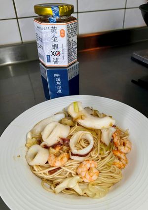 黃金蝦XO醬海鮮炒麵 的食譜成品照片