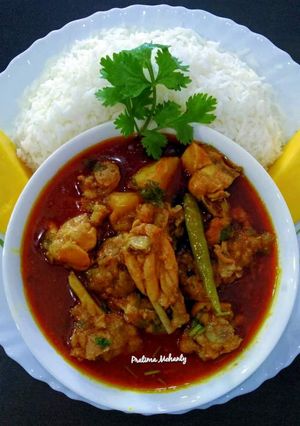 A picture of Chicken Curry.
