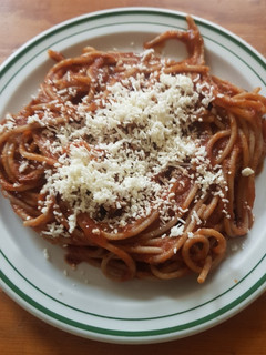 Una foto de Spaghetti rojo