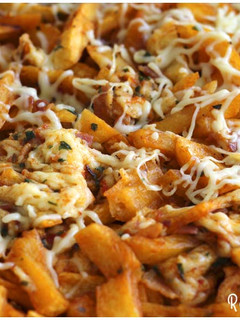 Una foto de Patatas especiadas con bacon y queso