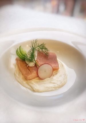 Hình của món Poacher Trout Filled (phile cá hồi).