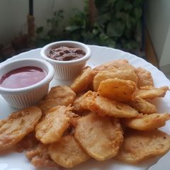 A picture of Aloo ke pakore.