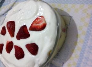 Foto de Torta de bolacha champanhe com morangos