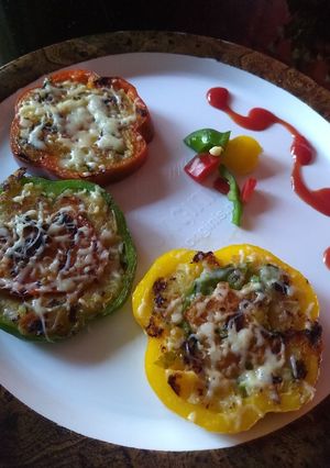 A picture of Stuffed capsicum rings.