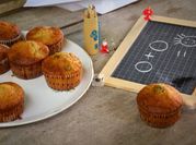 Une photo de muffin poire