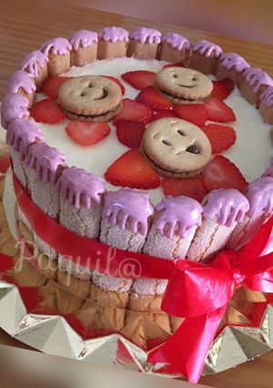 Una foto de Tiramisú primaveral de fresas 🍓🌸