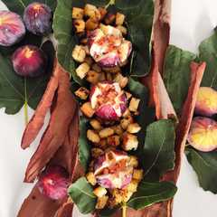 Fichi viola del Metapontino con stracciatella guanciale e miele di castagno-レシピのメイン写真