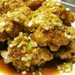 A picture of Chicken Karaage + Green Onion Sauce.