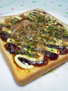 A picture of Okonomiyaki-style Toast.