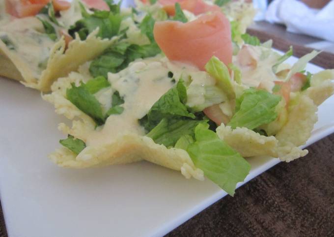 Salad cesar with smocked salmon