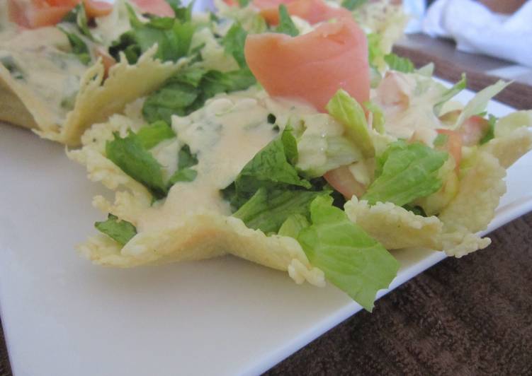 Easiest Way to Prepare Super Quick Homemade Salad cesar with smocked salmon