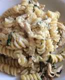Fideos tornillo con espinaca y pollo