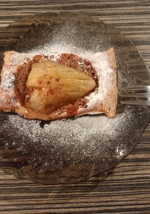 Körte leveles tészta párnán recept fotója