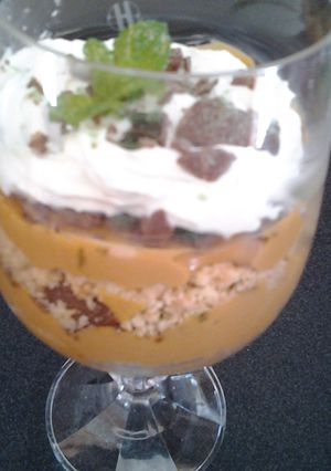 A picture of Peppermint Crisp Tart in a Glass.