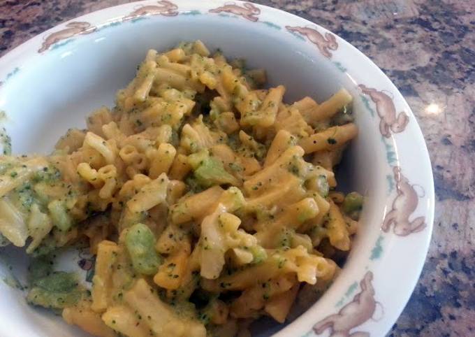 Broccoli Mac n' Cheese (great for toddlers)