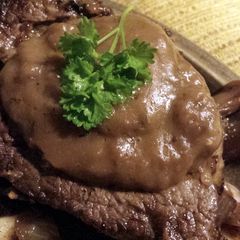 A picture of Beef filet steak and black pepper sauce.