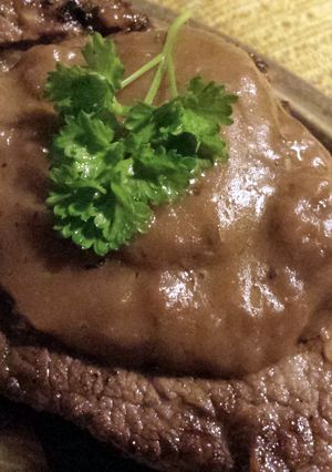 A picture of Beef filet steak and black pepper sauce.