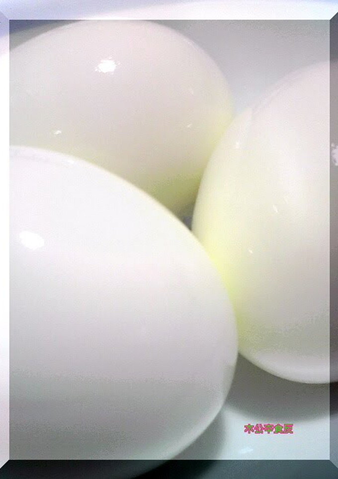 A picture of How To Easily Peel Boiled Eggs.