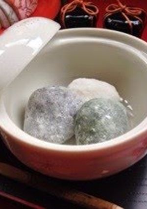 A picture of Tri-color Habutai-style Mochi for Hanami or Girls' Day.