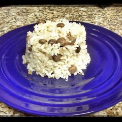 A picture of Coconut rice with pigeon peas - Arroz con coco y guandu.