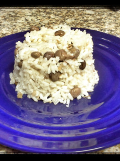 A picture of Coconut rice with pigeon peas - Arroz con coco y guandu.