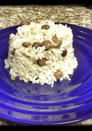A picture of Coconut rice with pigeon peas - Arroz con coco y guandu.