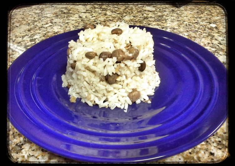 Simple Way to Make Quick Coconut rice with pigeon peas - Arroz con coco y guandu