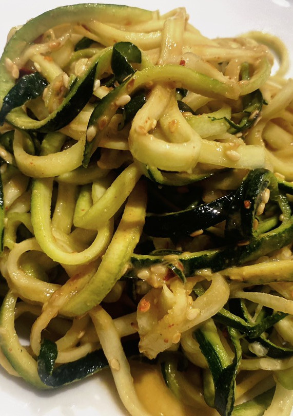Una foto de Sesame zoodles