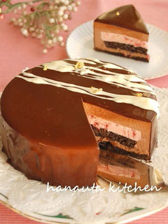 A picture of Fluffy Strawberry and Chocolate Cake.
