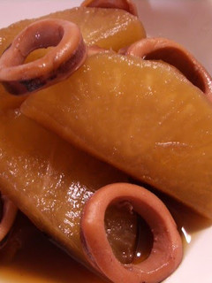 A picture of Boiled Daikon with Squid.
