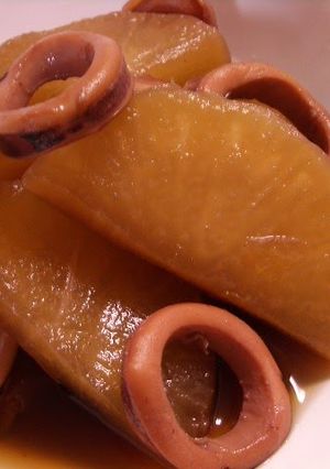 A picture of Boiled Daikon with Squid.