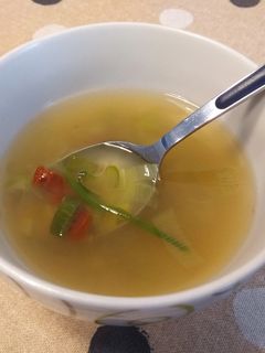 Una foto de Caldo de garbanzos con verduras
