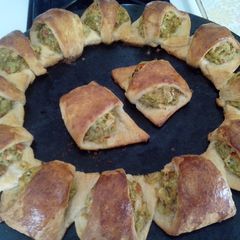 A picture of Chicken and Broccoli Ring.