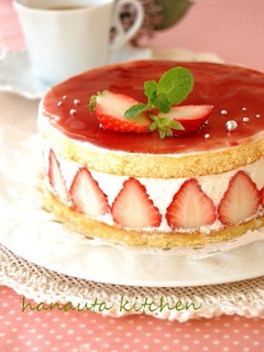 A picture of Le Fraisier Style White Chocolate Cake.