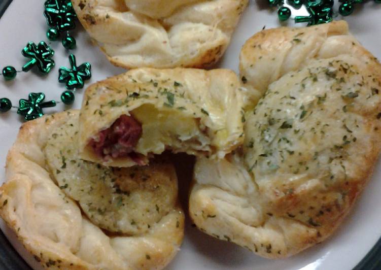 Recipe of Delicious Corned Beef and Mashed Potato Croissant Pockets