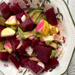 A picture of Multivina salad with beetroot and apples.