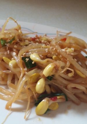 A picture of Korean Bean Sprouts (kongnamool-munchim).