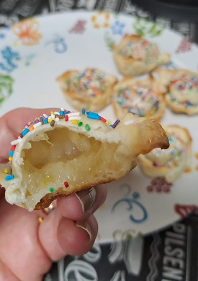 Una foto de Pastelitos express con dulce de peras en microondas