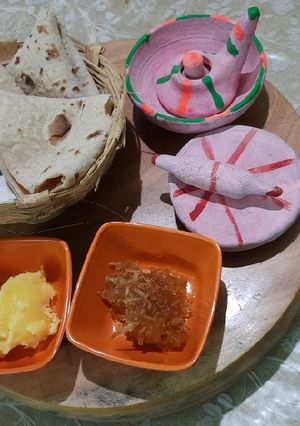 बेसिक फुलका पोळी (Phulka Poli Recipe In Marathi) रेसिपी चे मुख्य फोटो 