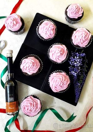 A picture of Chocolate Caramel Cupcakes With Strawberry Cream Frosting.