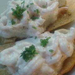 A picture of Swedish shrimp on garlic bread.