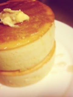 A picture of Fluffy Light Pancakes.