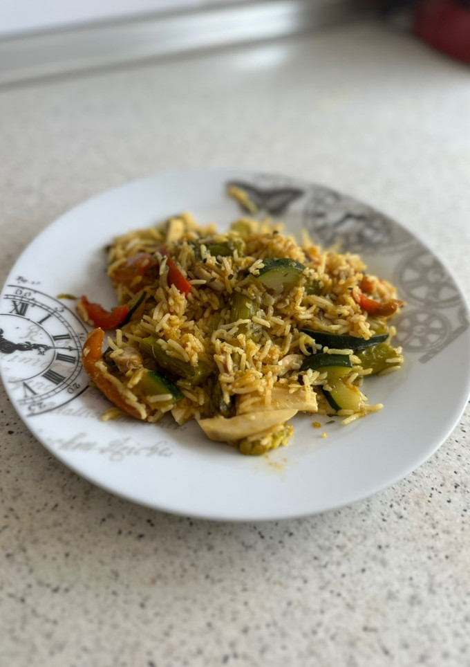 Una foto de Arroz basmati con verduras salteadas