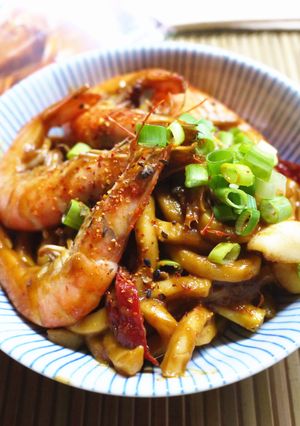 【好侍咖哩】鮮蝦咖哩炒烏龍 的食譜成品照片