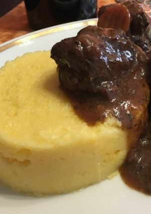 A picture of Creamy polenta (yellow pap).