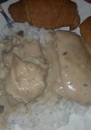A picture of Creamy garlic ranch chicken for the crockpot.