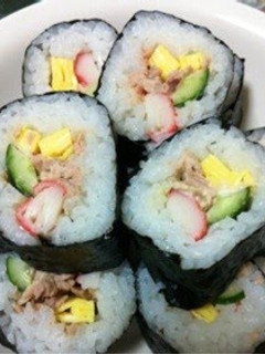 A picture of Kids' Favorite Salad Roll.