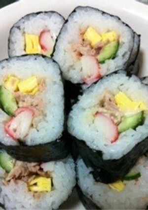 A picture of Kids' Favorite Salad Roll.